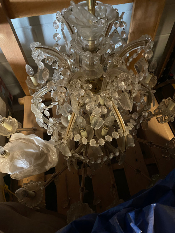 Chandelier in Indoor Lighting & Fans in Mississauga / Peel Region - Image 2