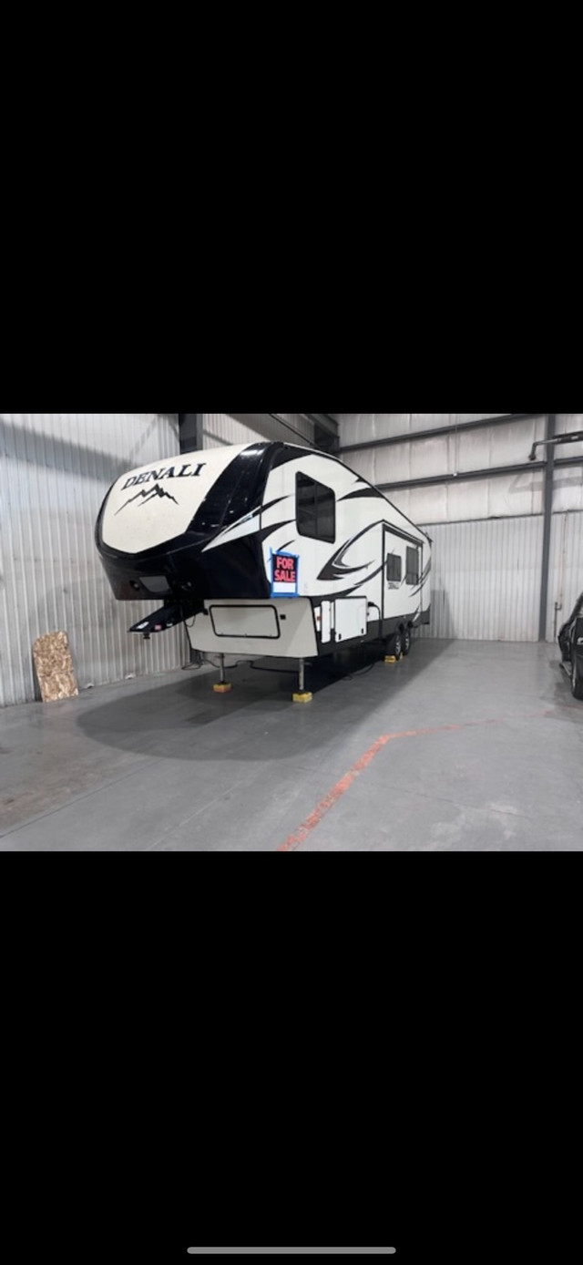 Fifth Wheel in Travel Trailers & Campers in Strathcona County