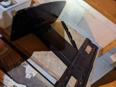 In good condition. Don't have screws
