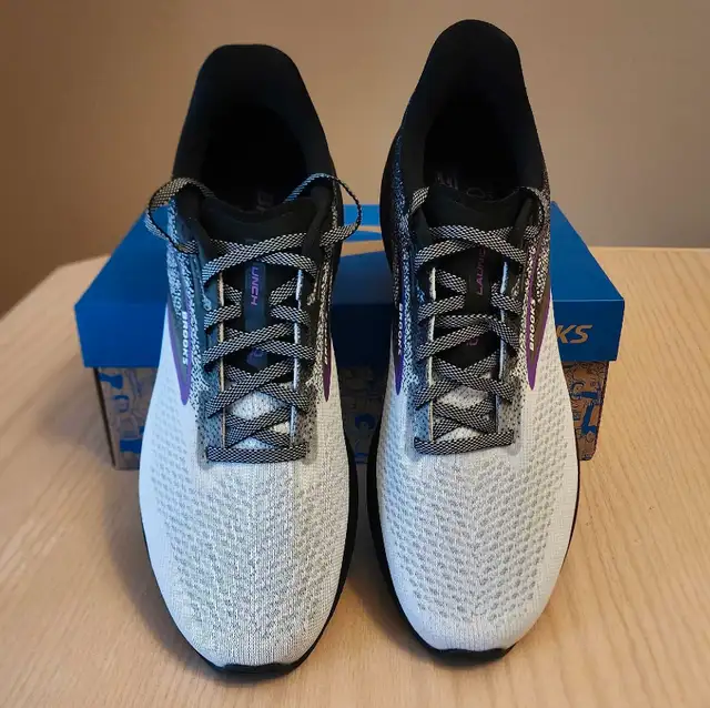Womens Brooks Launch 10 running shoes in size 1162863260924419122