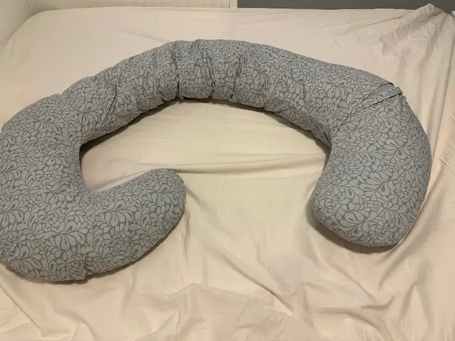 Maternity Pillow in Other in Oakville / Halton Region - Image 2