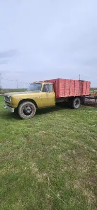 International 500 dump truck