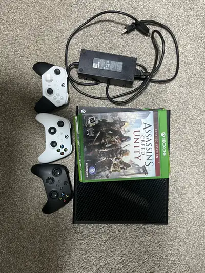 Includes around 16 games 3 controllers 2 have stick drift but the elite is working prefectly fine. X...