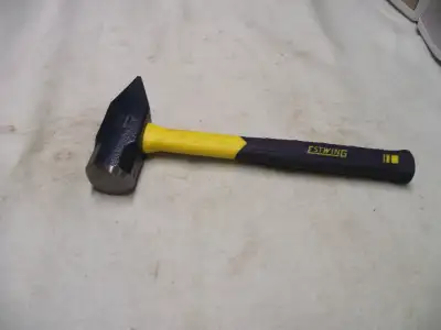 Estwing 4lbs, hammer for sale, like new condition, $35 cash only.