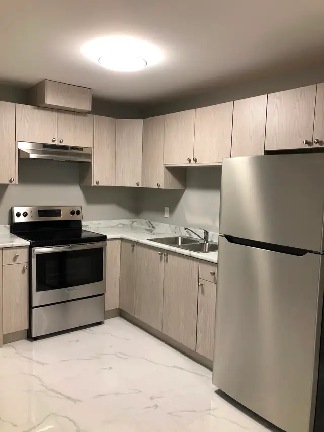 1 BED   1 BATH 500 SQ. FT. - Surrey, South Newton/ Sullivan