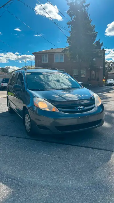 2009 Toyota Sienna CE *As is(Needs brakes)* *No accidents, carfax available* Features 2 Sets of tire...