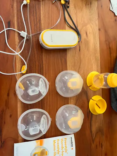 Medela Freestyle Pump with carry case and two flange sizes for sale. Only used for two months as my...