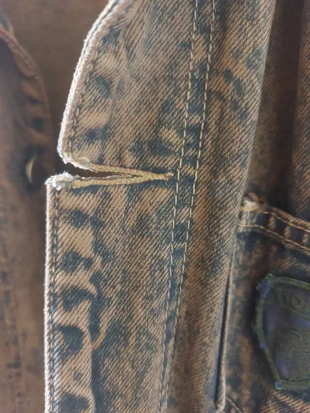 Denim Jacket Acid Wash - small in Men's in City of Toronto - Image 6