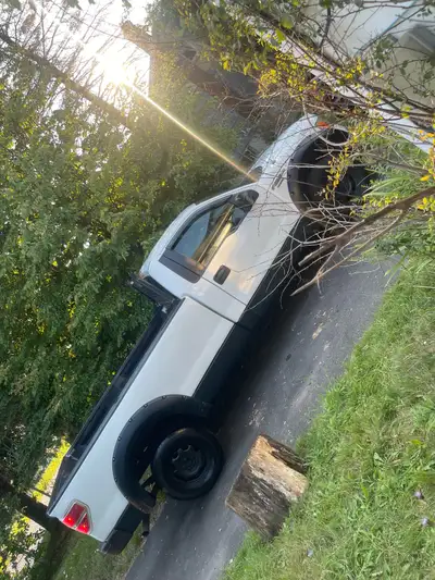 Great Running truck 8 FOOT BOX new MVI 2028 JULY New brakes Inc calipers front and back New battery...