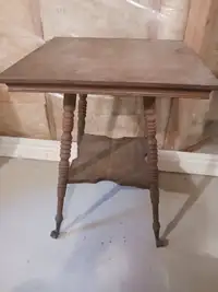 Antique claw table