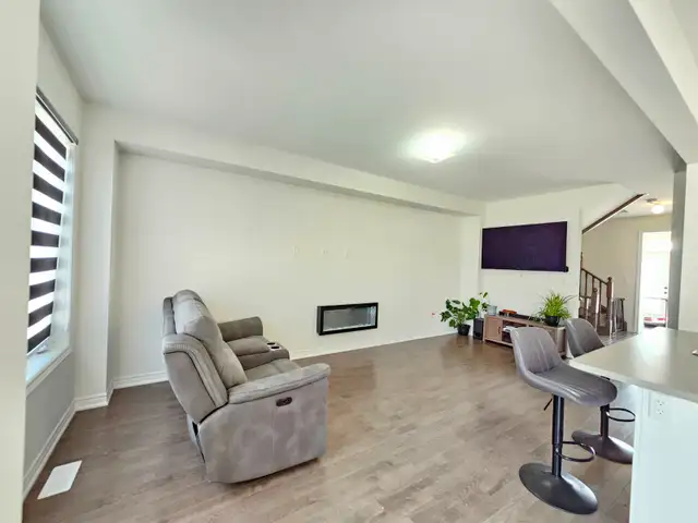 Rental Rooms in Seaton (Pickering) – Utilities Included in Room Rentals & Roommates in Oshawa / Durham Region - Image 13