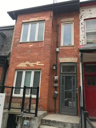 Cozy 1 Bedroom Basement Apartment - 619 Wellington