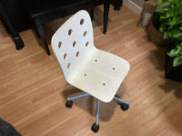 Chaise blanche de bureau 