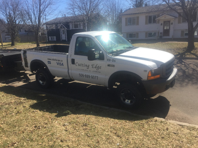 2000 Ford F350 6.8 Gas in Cars & Trucks in Moncton - Image 3