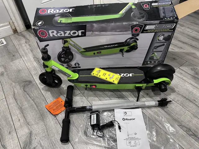 Razor Black Label E90 Electric Scooter- Green used in Skateboard in Oshawa / Durham Region - Image 2
