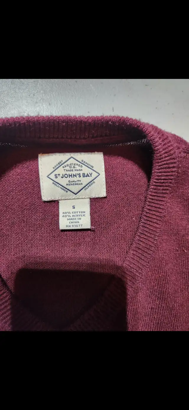 Men’s Small Sweater in Men's in Mississauga / Peel Region - Image 3