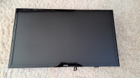 2 Samsung 32" TVs with wall mounts