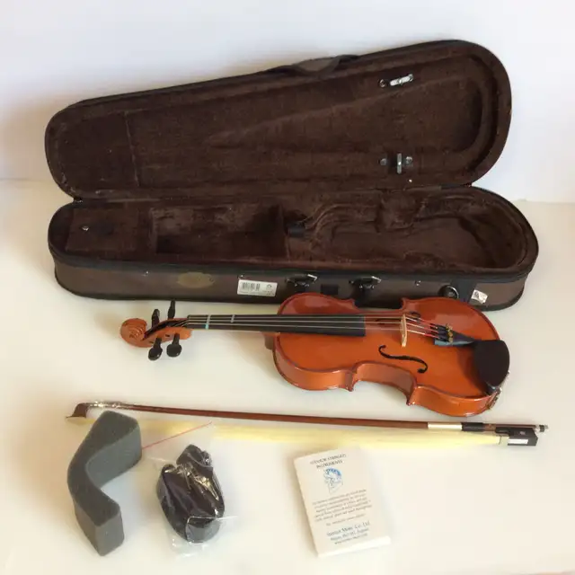 Stentor Standard Violin Outfit 1/4 Size in Other in Mississauga / Peel Region - Image 3