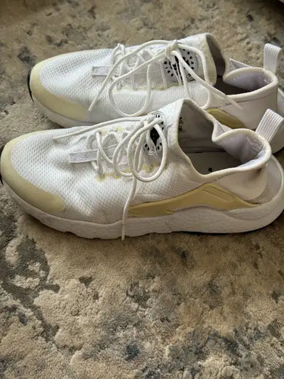 running shoes, View more
