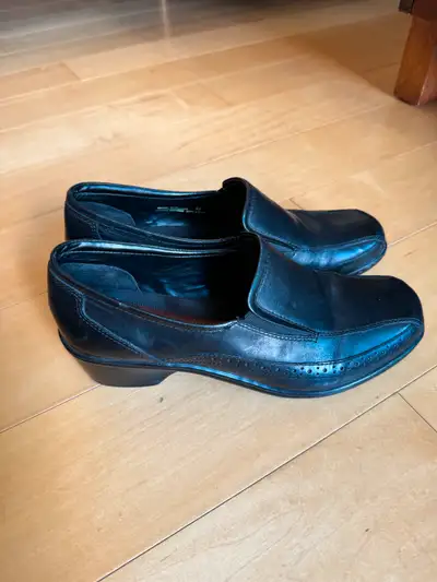 Ladies, size 9.5, black leather shoes - like new, View more