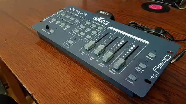 Chauvet Obey 4 Universal DMX Controller in Performance & DJ Equipment in West Island - Image 3