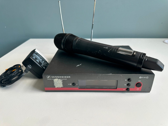 Sennheiser EW100 G3 wireless mic set in Pro Audio & Recording Equipment in Oakville / Halton Region