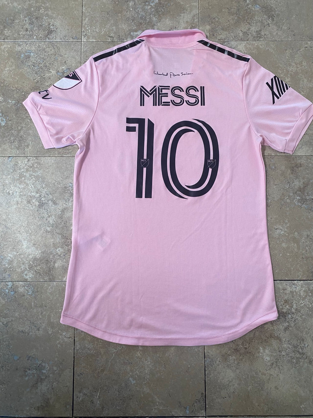 Inter Miami 23/24 jersey (Messi) dans Soccer  à Ville de Montréal - Image 2