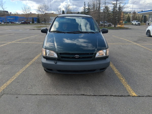 2000 Toyota Sienna SE