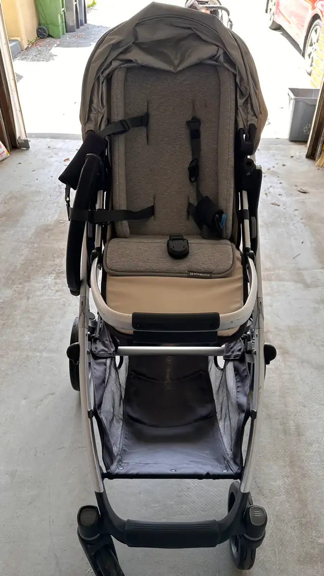 Uppababy vista v1 stroller system in Strollers, Carriers & Car Seats in City of Toronto - Image 2