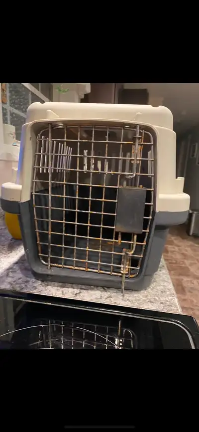 Dog crate in good condition 19x13x13.5