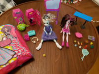 Barbie Monster High et accessoires 