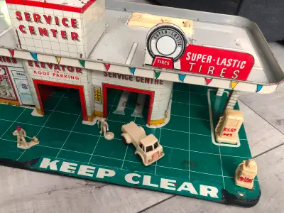 MARX 1950's Tin Litho Play Service Station Center Sky View Parking & Accessories This great old toy...