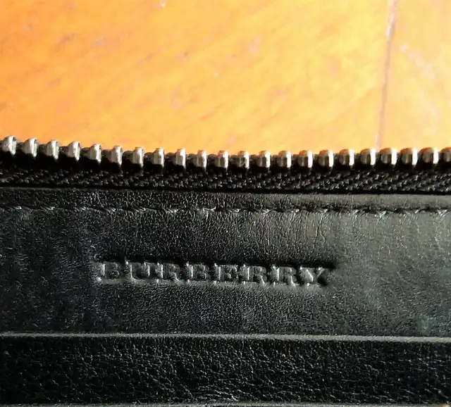 BURBERRY ZIP AROUND NAVY WALLET in Women's - Bags & Wallets in Hamilton - Image 5