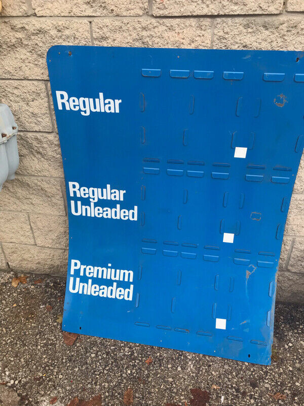 VERY LARGE VINTAGE METAL BLUE GASOLINE PRICE BACKER SIGN POCKETS in Arts & Collectibles in Mississauga / Peel Region - Image 3