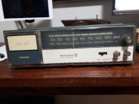 VINTAGE WESTINGHOUSE SOLID STATE RADIO(it works!)