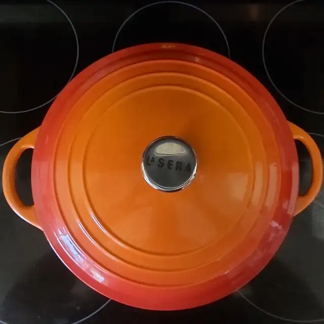 La sera orange/red enameled cast iron cassarole/dutchoven pot in Kitchen & Dining Wares in Red Deer - Image 3