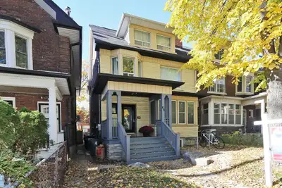 Master Bedroom Available for Rent – Downtown Toronto For ONE person only—male or female Available No...