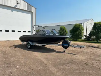 2022 Coyote Jet boat. 3.5L twin turbo engine. Fish finder, Teflon bottom, Only taken out 3 times. Ma...