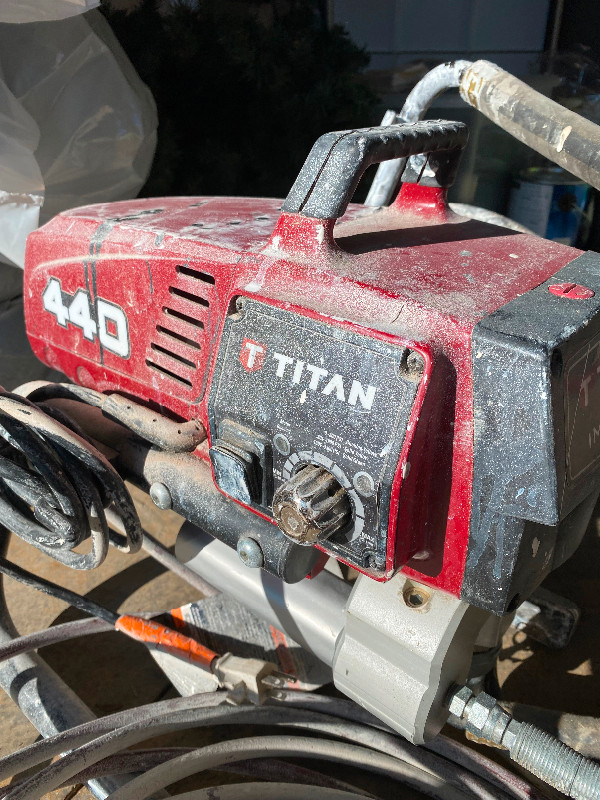 Titan 440 impact paint sprayer in Power Tools in Hamilton - Image 2