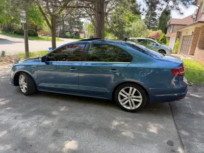 Selling jetta tsi highline 2016 Engine 1.8 turbo 4 cyl Automatic & sport mode All in leather Sunroof...
