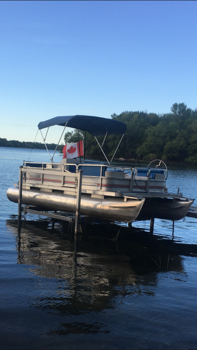 Pontoon Boat. 20 FT. 40 Merc 2 stoke. No trailer | Powerboats ...