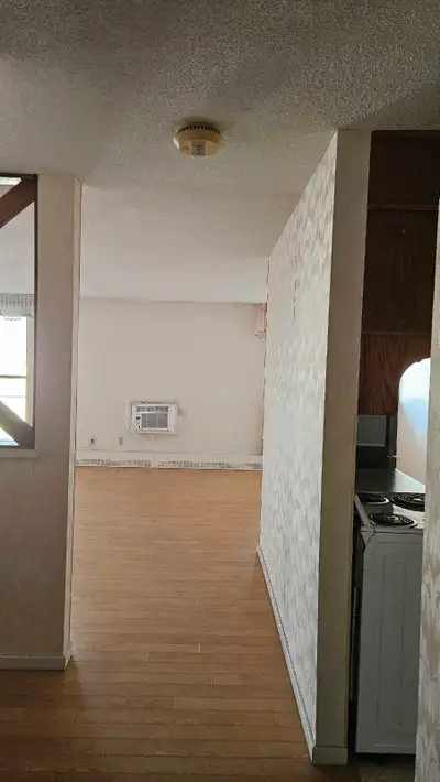 Newly renovated 2 BHK apparment available for rent. Key features: - Easy accessible to bus stop. - L...