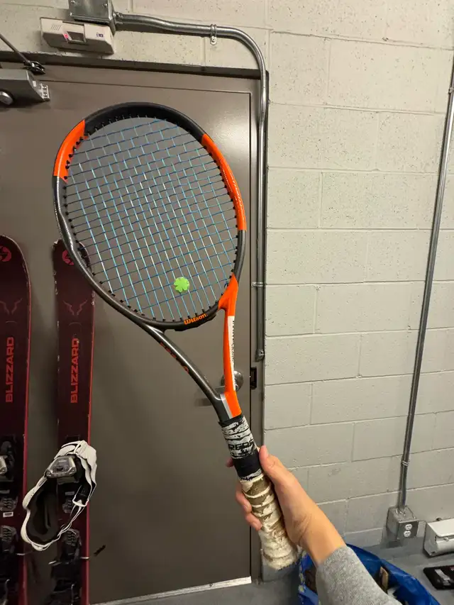 Wilson Tennis Racquet – 100 sq in / 9.4 oz – $30 (White Rock ) in Tennis & Racquet in Delta/Surrey/Langley - Image 2