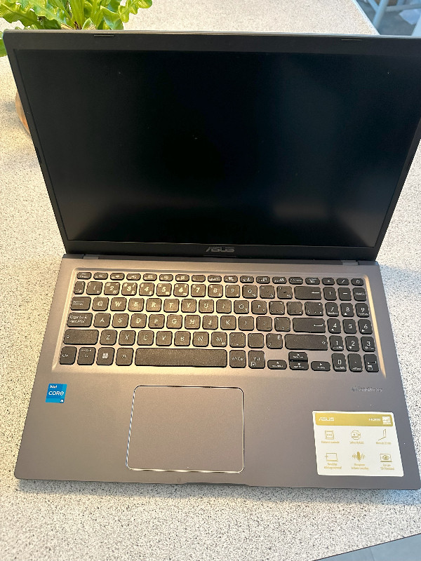 Asus Laptop X515EA (15.6") - Mint in Laptops in Sarnia