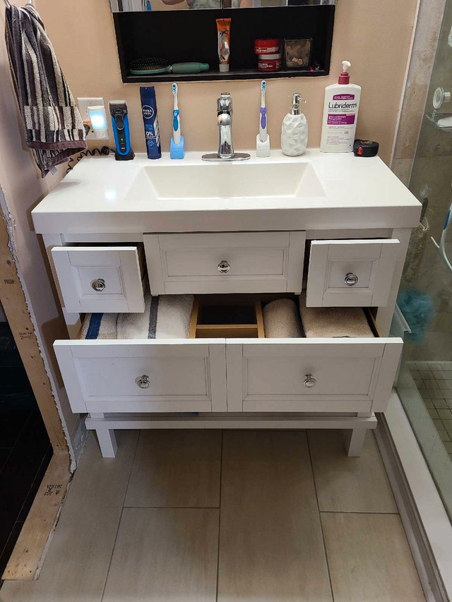 Glacier bay " Ashland " 36.5 vanity  in Cabinets & Countertops in Markham / York Region - Image 2