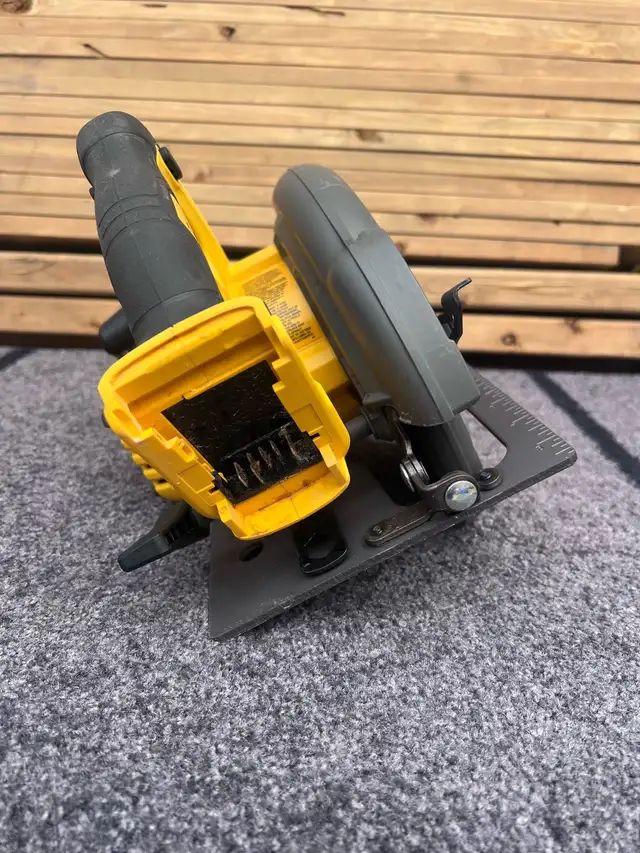 DeWalt Flexvolt 60V skill saw in Power Tools in Calgary - Image 3