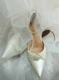 Pearl Chain Luxury Women Heels Wedding Shoes（low heels）