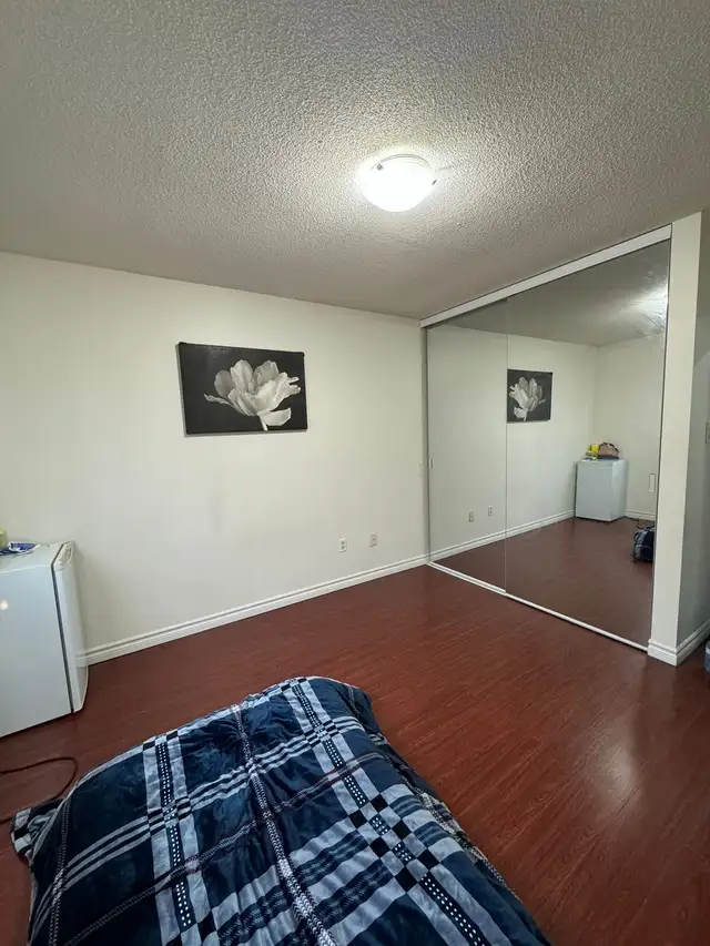 Private room on 1st floor for rent
