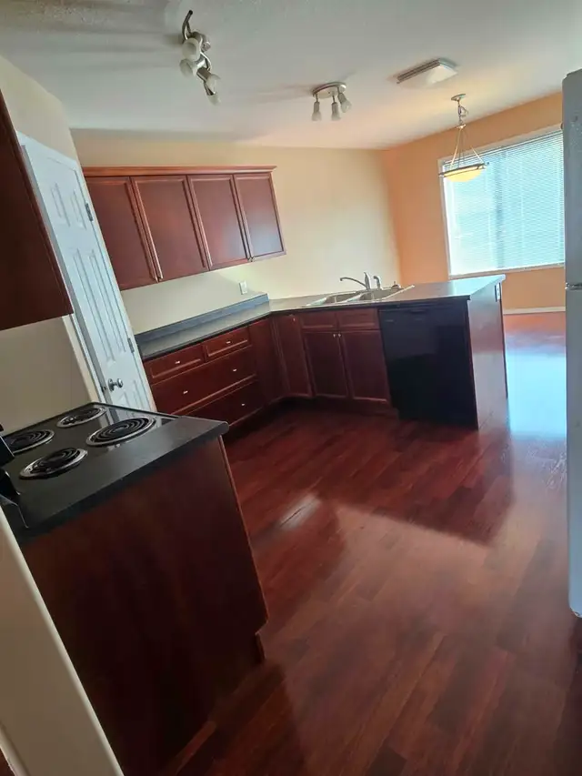 Spacious Willowgrove 3 Bedroom, 3 bath, and Garage