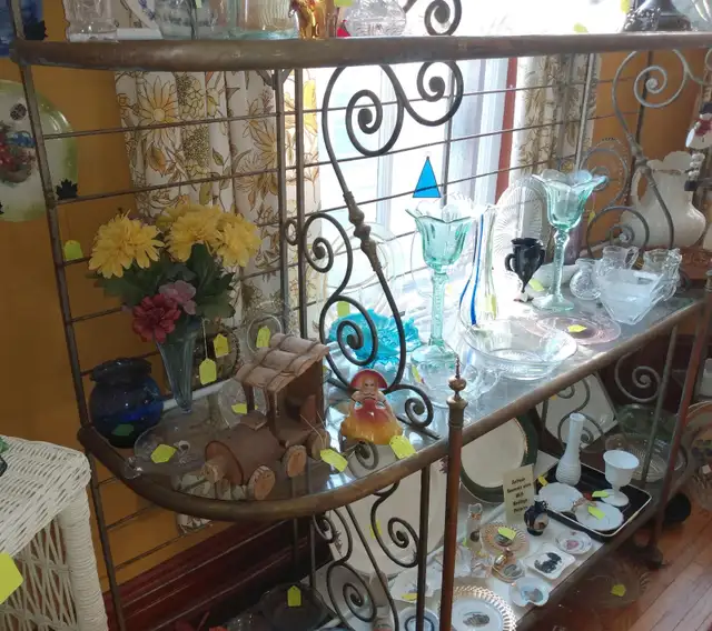 Lg Antique French Baker's Rack - Iron & Brass w Glass Shalves in Bookcases & Shelving Units in Oshawa / Durham Region - Image 6